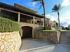 Finca with vacation rental license in Ariany Mallorca