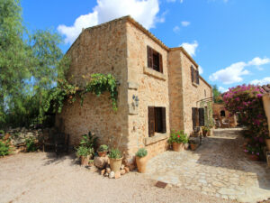 Algaida Mallorca stone facade finca with guest house and pool