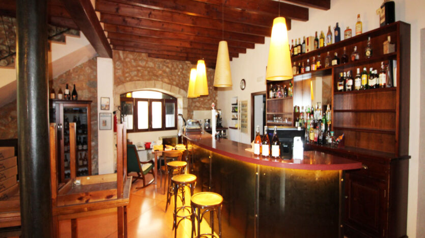 Town house restaurant Vilafranca Majorca to buy