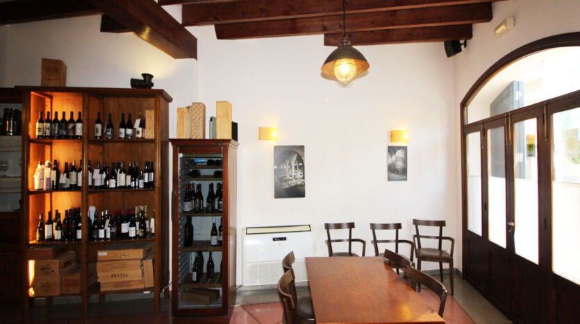 Town house restaurant Vilafranca Majorca to buy