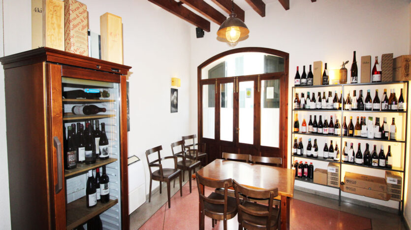 Town house restaurant Vilafranca Majorca to buy