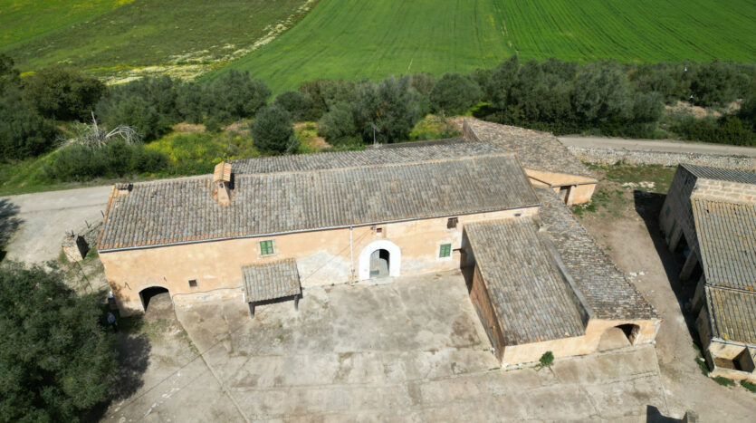 Alte rustikale Finca auf sehr großem Grundstück zur Reform in Villafranca Mallorca