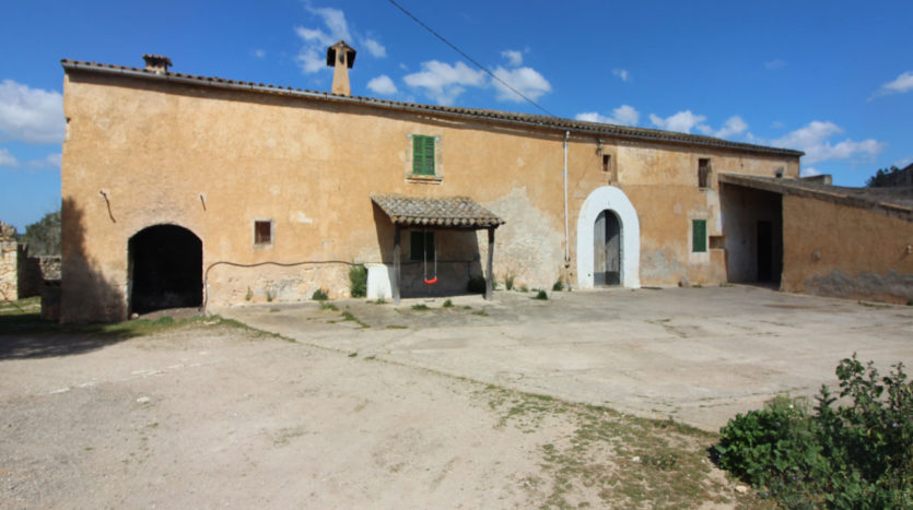 Alte rustikale Finca auf sehr großem Grundstück zur Reform in Villafranca Mallorca