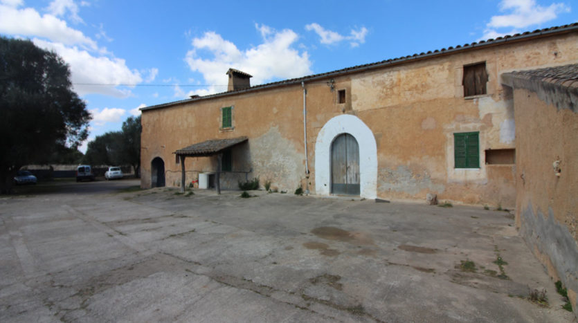 Alte rustikale Finca auf sehr großem Grundstück zur Reform in Villafranca Mallorca