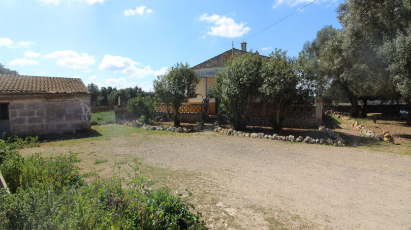 Alte rustikale Finca auf sehr großem Grundstück zur Reform in Villafranca Mallorca