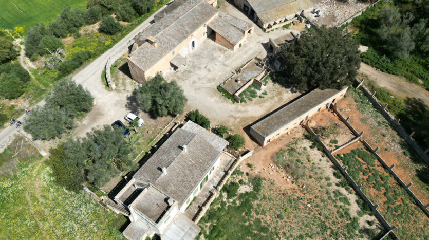 Alte rustikale Finca auf sehr großem Grundstück zur Reform in Villafranca Mallorca