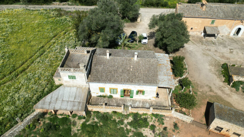 Alte rustikale Finca auf sehr großem Grundstück zur Reform in Villafranca Mallorca