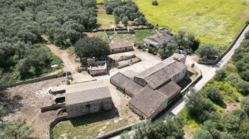 Alte rustikale Finca auf sehr großem Grundstück zur Reform in Villafranca Mallorca